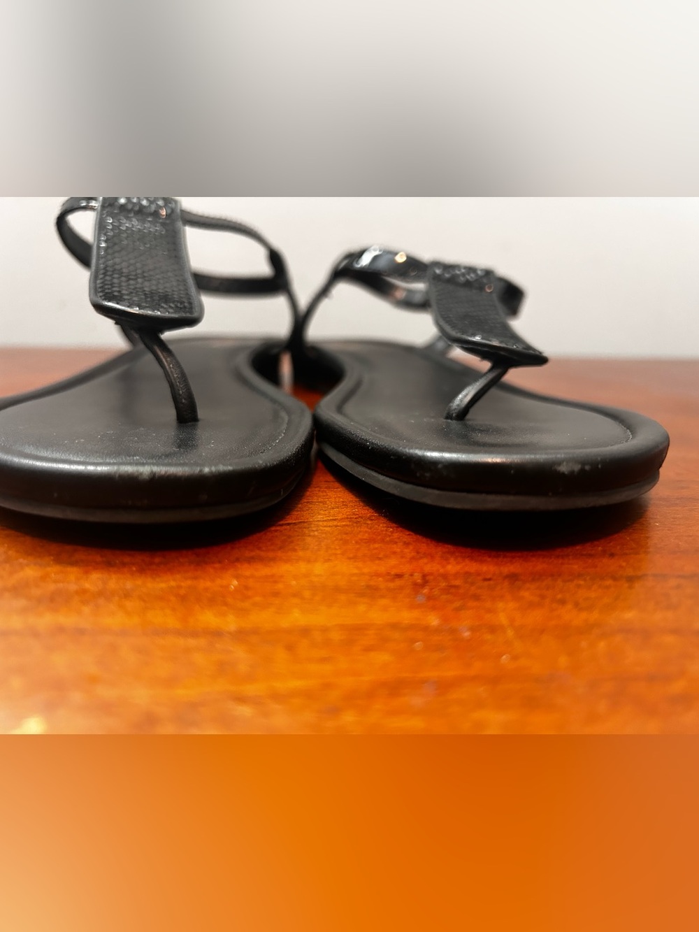 Cole Haan Black patent with snake detail Women's T-Strap thong Sandals 8.5 - Picture 6 of 16